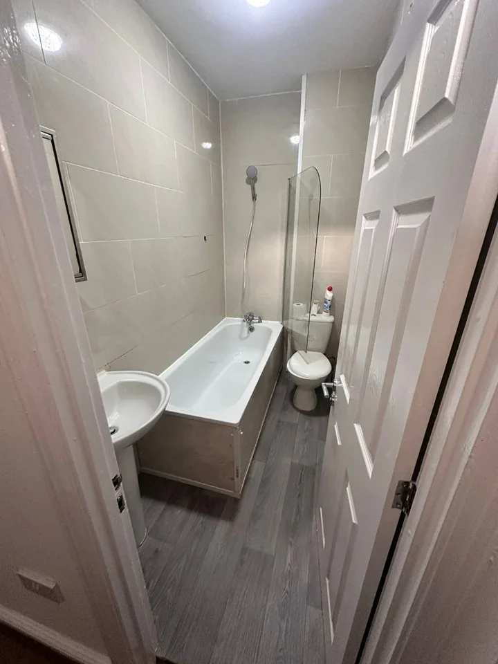 Flat Buntingbridge Road in Greater London