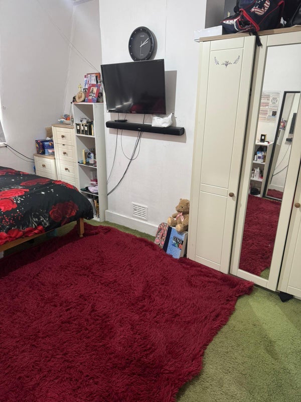 Room Hammersmith Bridge Road in Greater London