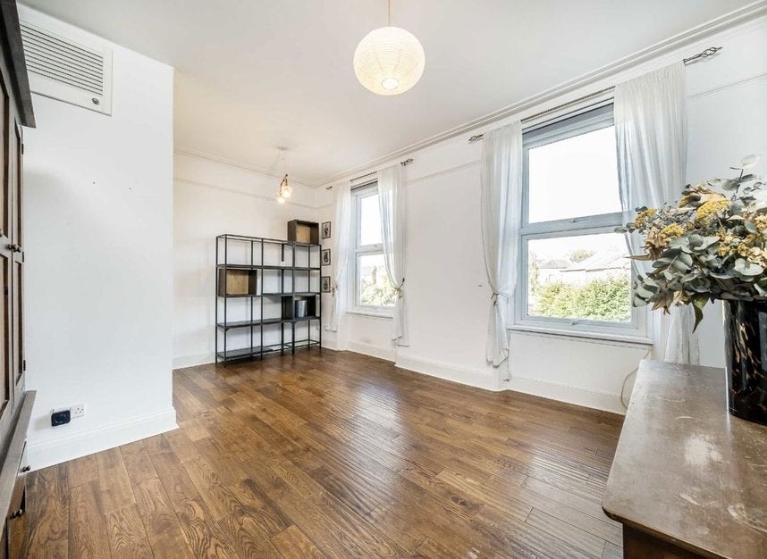 Flat Beatrice Road in Greater London