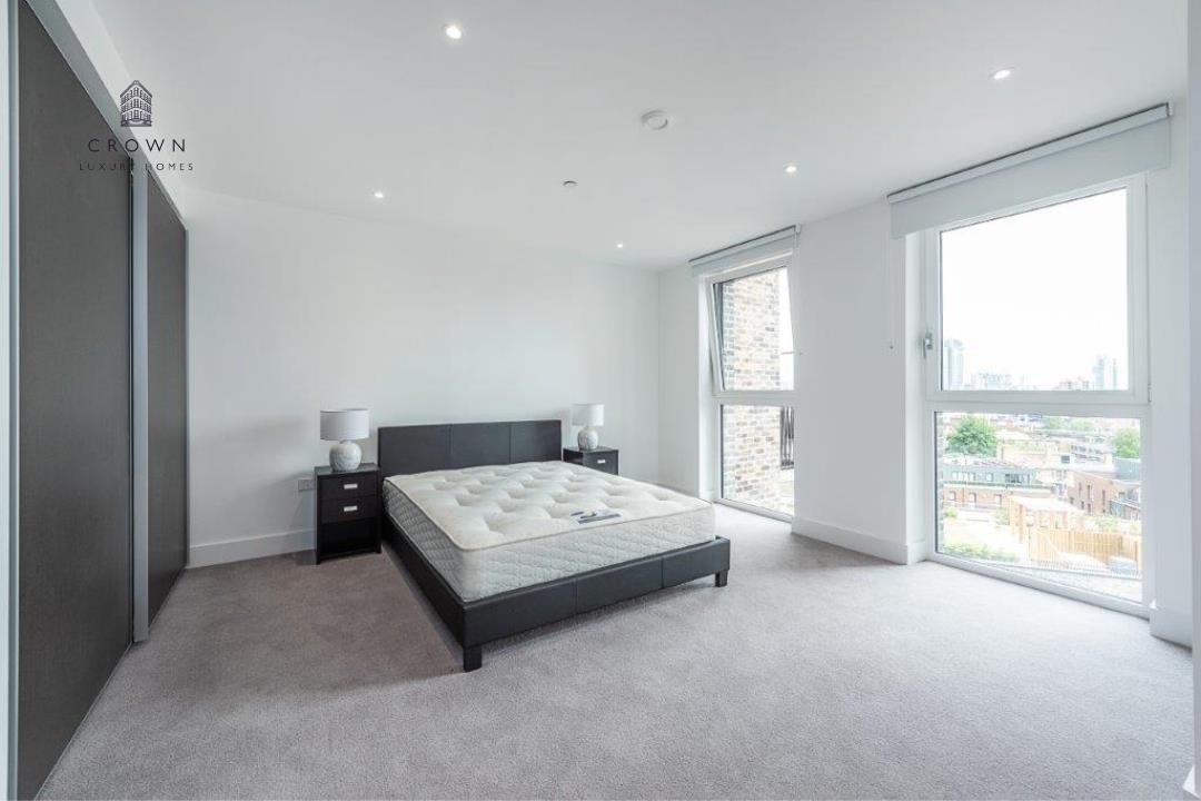 Flat Blackfriars Road in Greater London
