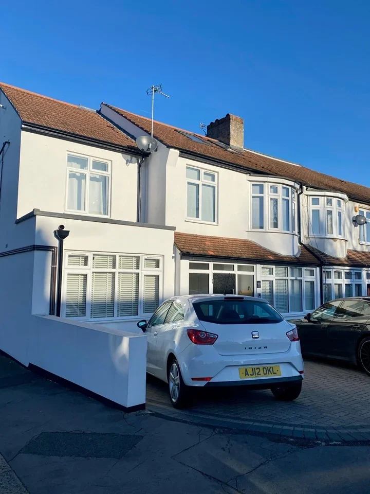 Flat Stafford Gardens in Greater London