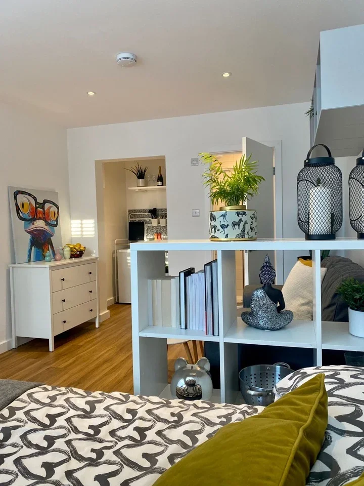 Flat Stafford Gardens in Greater London