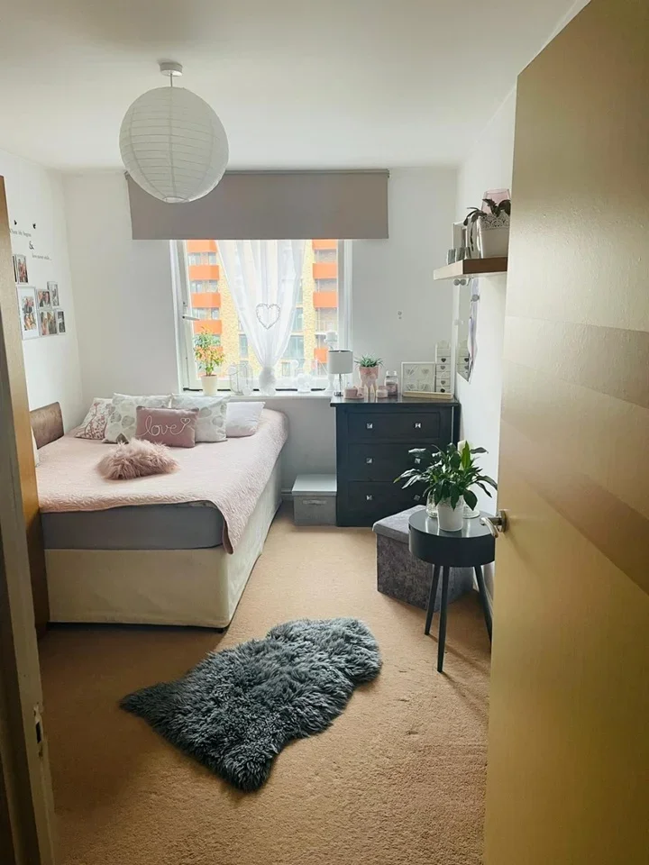 Flat Prince Regent Road in Greater London