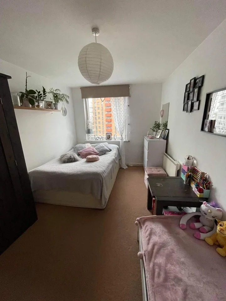 Flat Prince Regent Road in Greater London