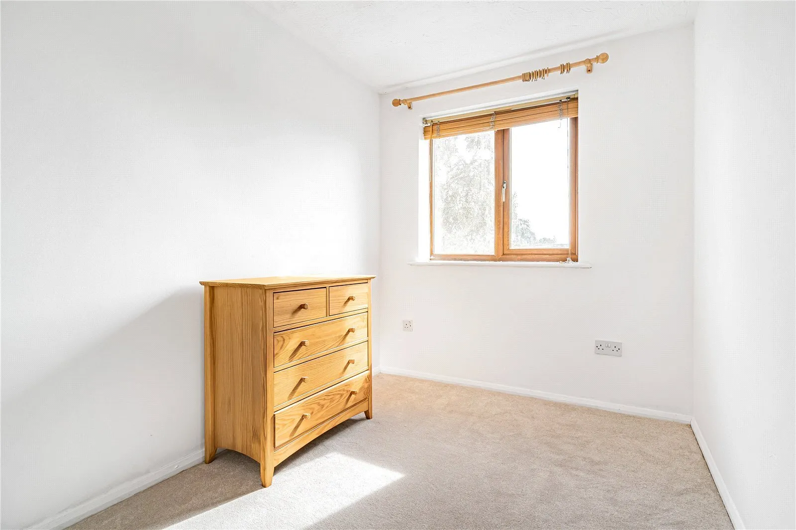 Flat Upton Close in Greater London