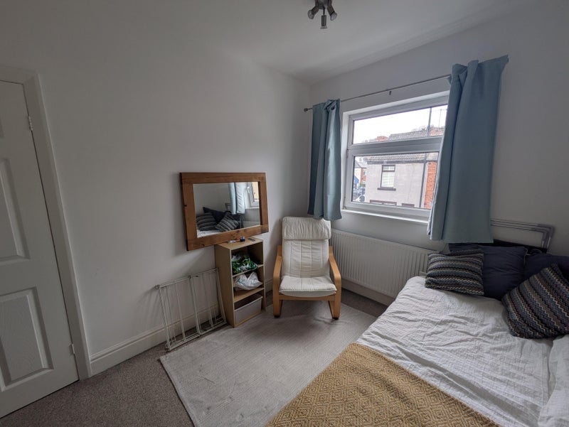 Room Woodseats Road in Sheffield