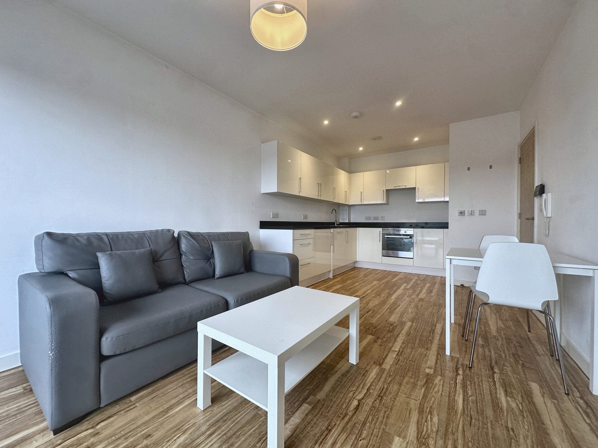 Flat Bouverie Court in Leeds
