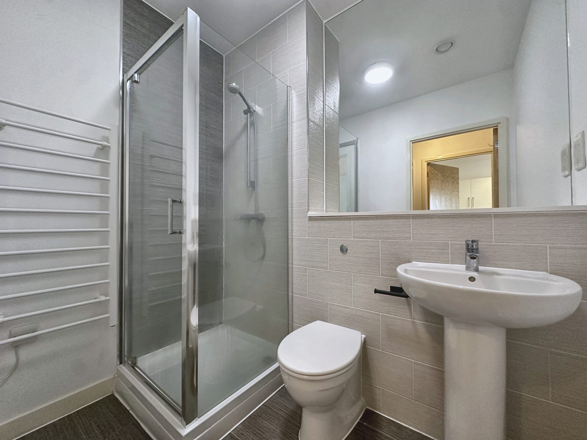 Flat Bouverie Court in Leeds