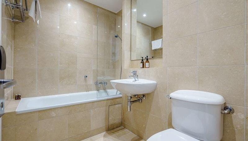Flat Westferry Circus in Greater London