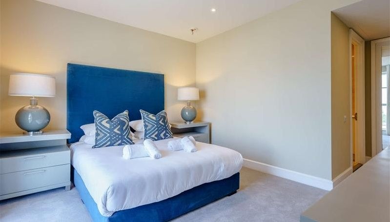 Flat Westferry Circus in Greater London