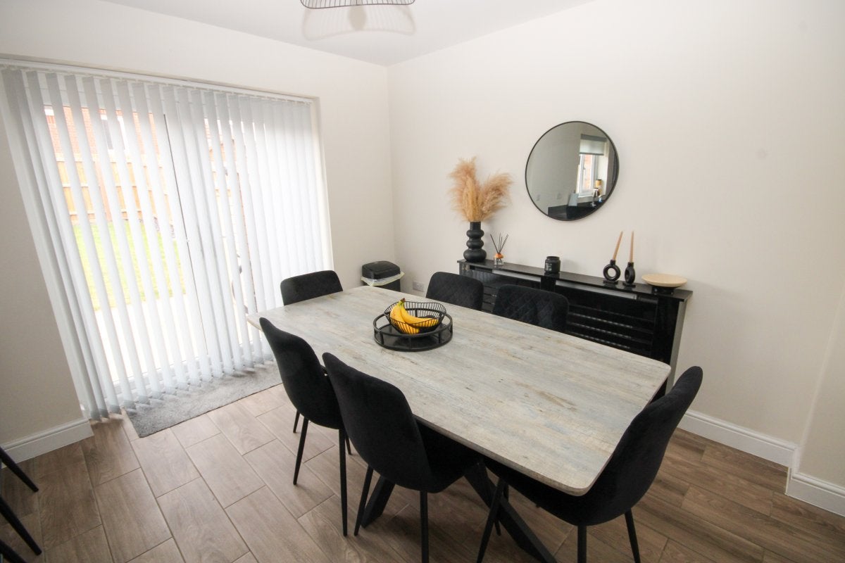 Flat Standingwood Road in Ellesmere Port
