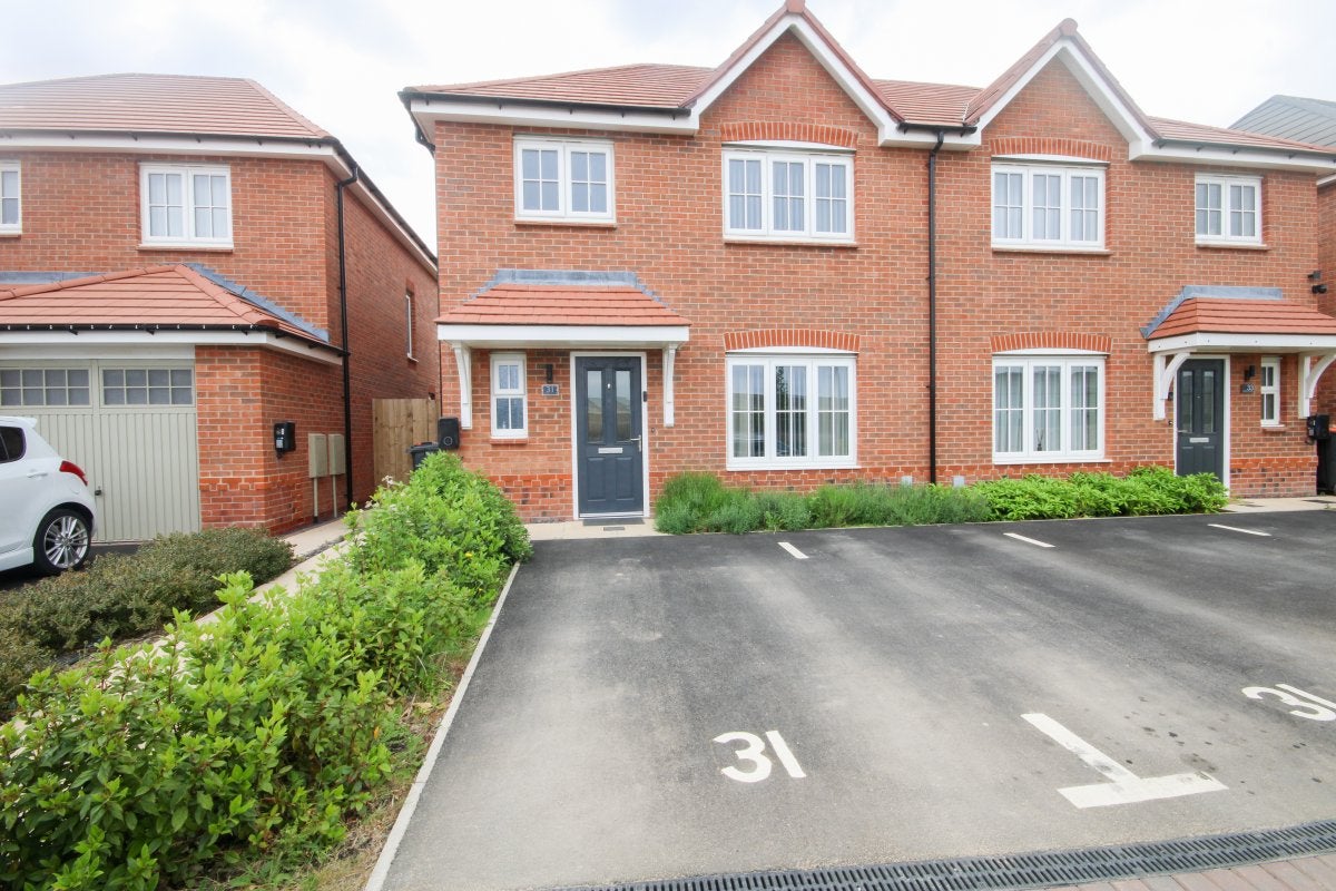 Flat Standingwood Road in Ellesmere Port