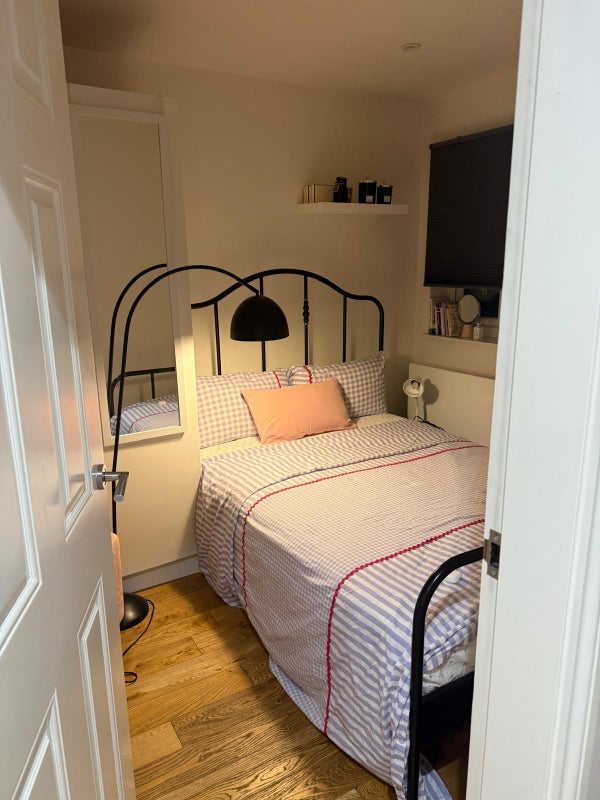 Room Elmar Road in Greater London