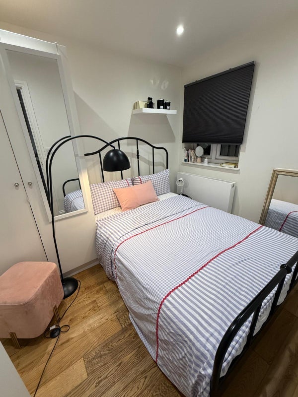 Room Elmar Road in Greater London