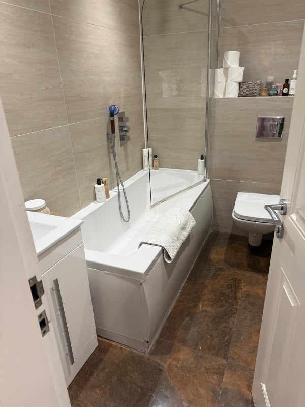 Room Elmar Road in Greater London
