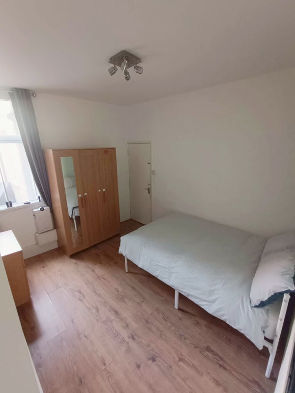 Room Wythes Road in Greater London