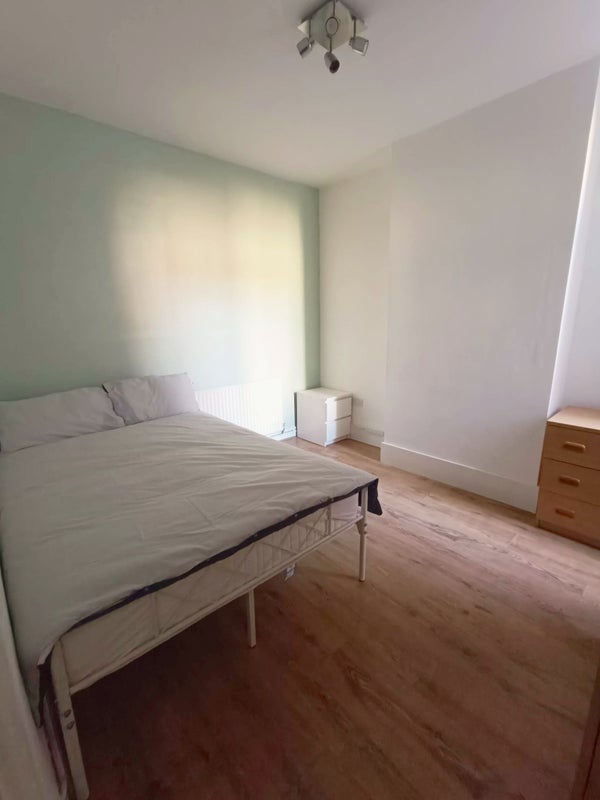 Room Wythes Road in Greater London