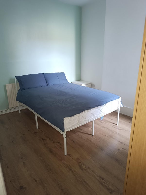 Room Wythes Road in Greater London