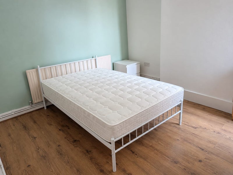 Room Wythes Road in Greater London