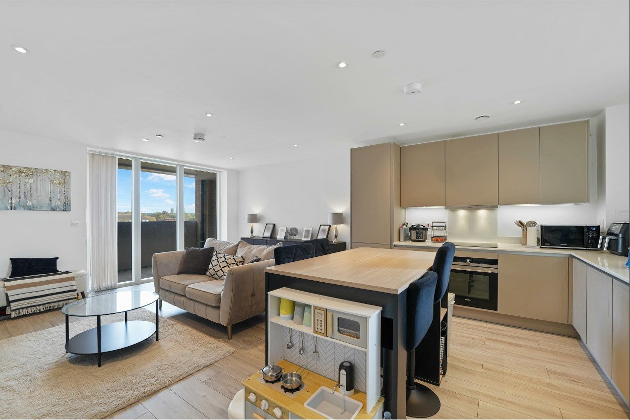 Flat Croxley View in Watford