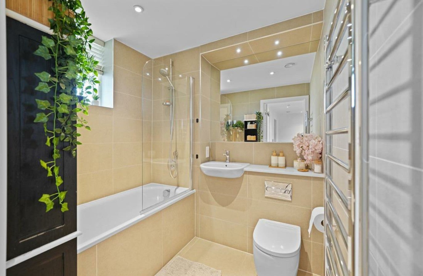 Flat Croxley View in Watford