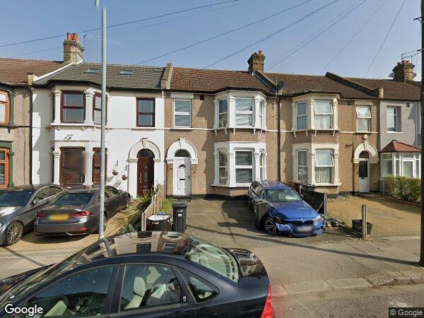 Flat Gordon Road in Greater London