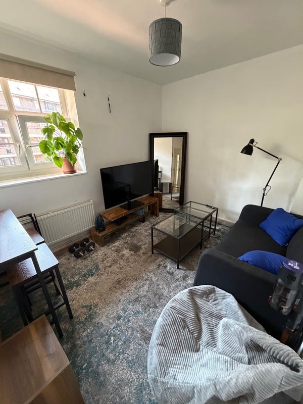 Room Kennington Park Road in Greater London