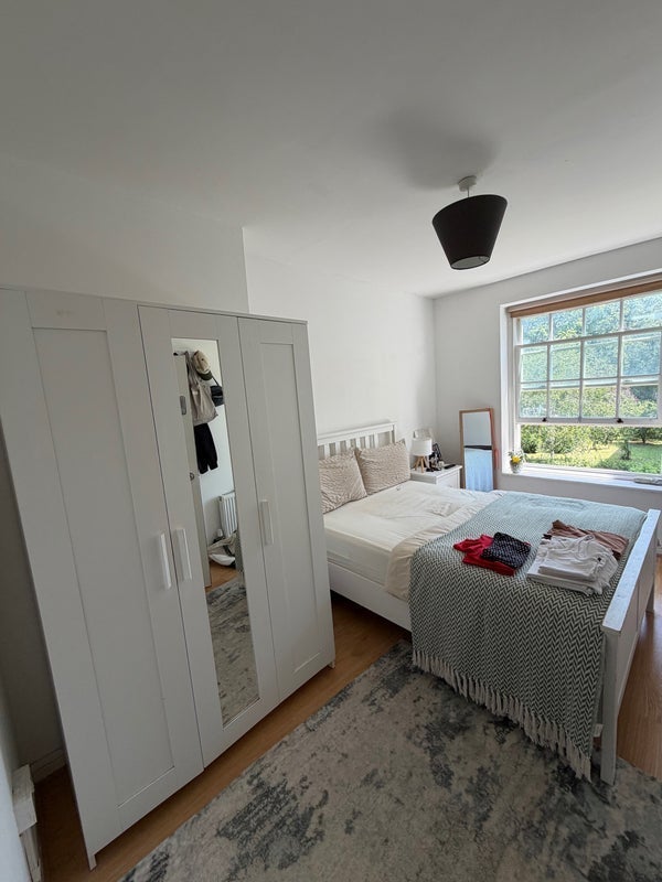 Room Kennington Park Road in Greater London