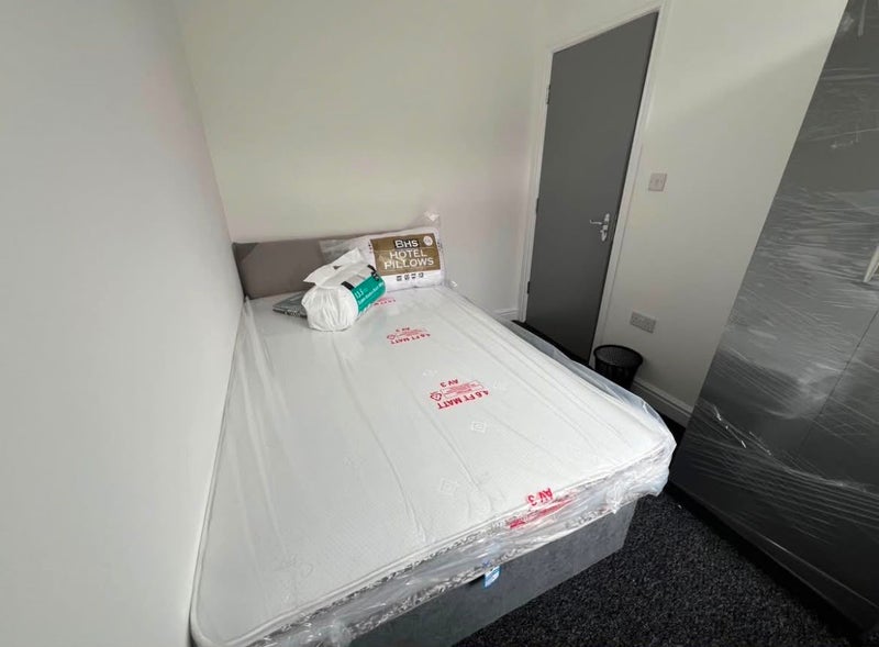 Room Ruxley Road in Stoke-on-Trent