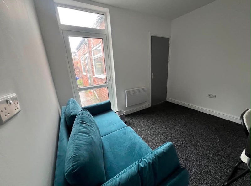Room Ruxley Road in Stoke-on-Trent