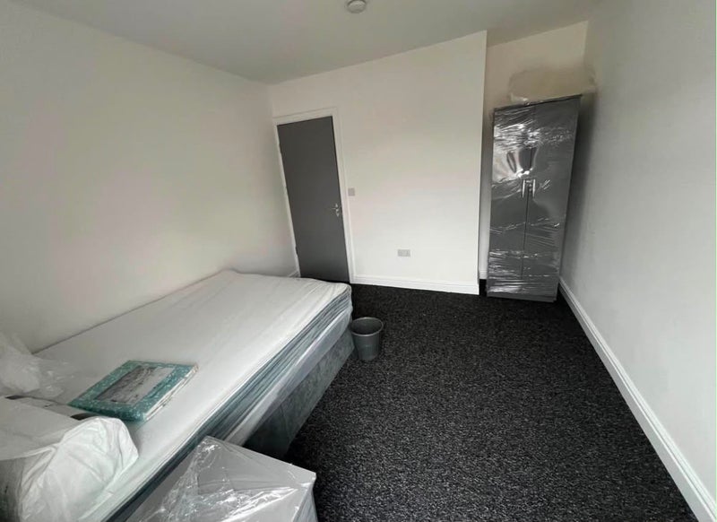 Room Ruxley Road in Stoke-on-Trent