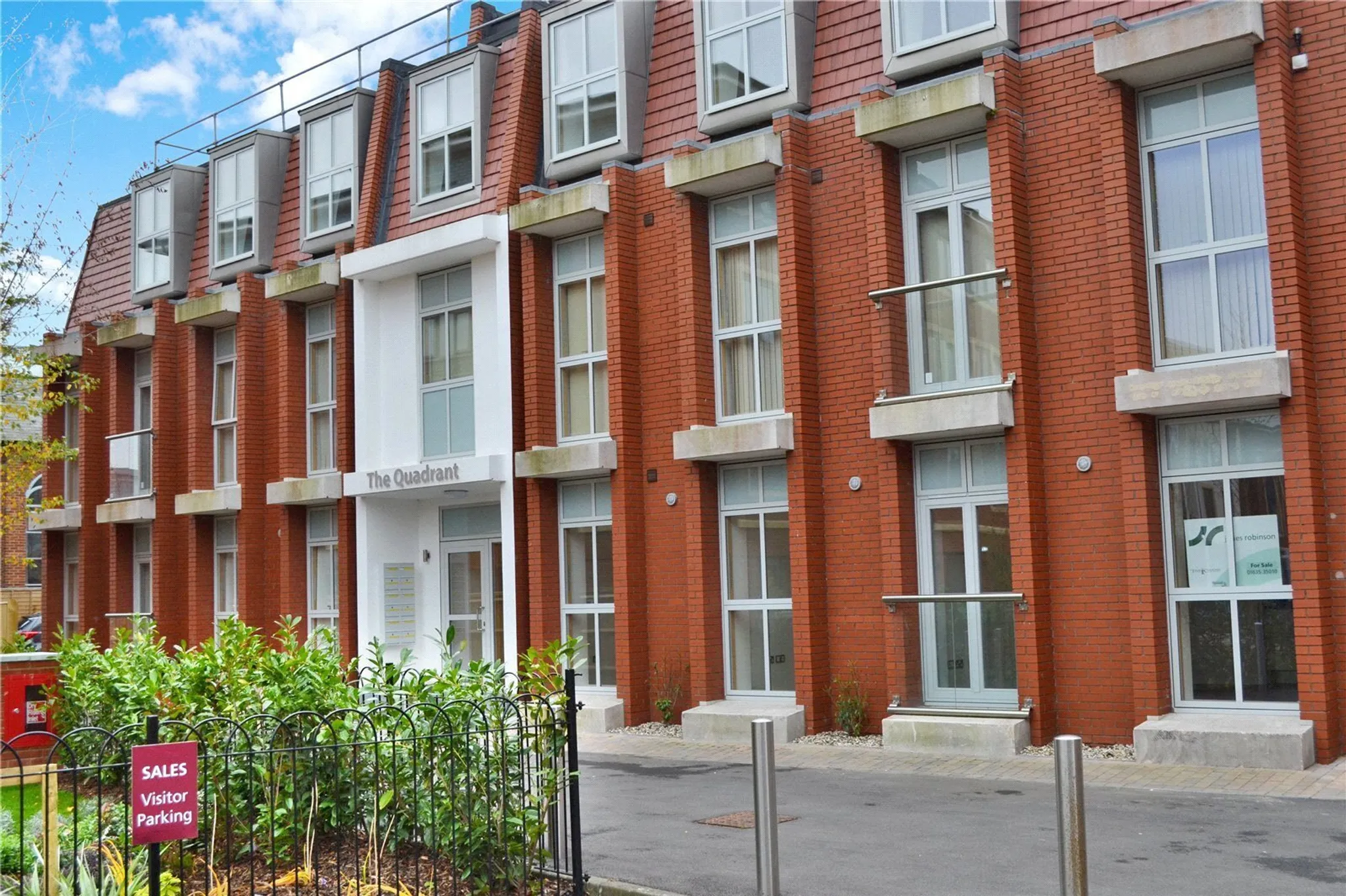 Flat Bolton Place in Newbury