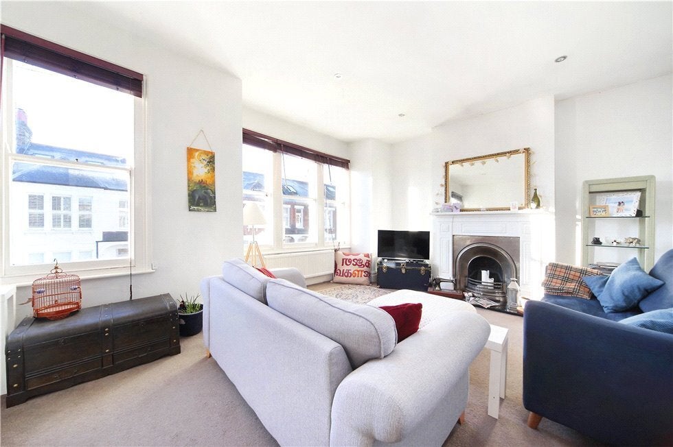 Flat Hazelbourne Road in Greater London