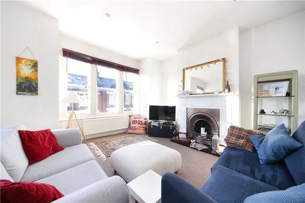 Flat Hazelbourne Road in Greater London