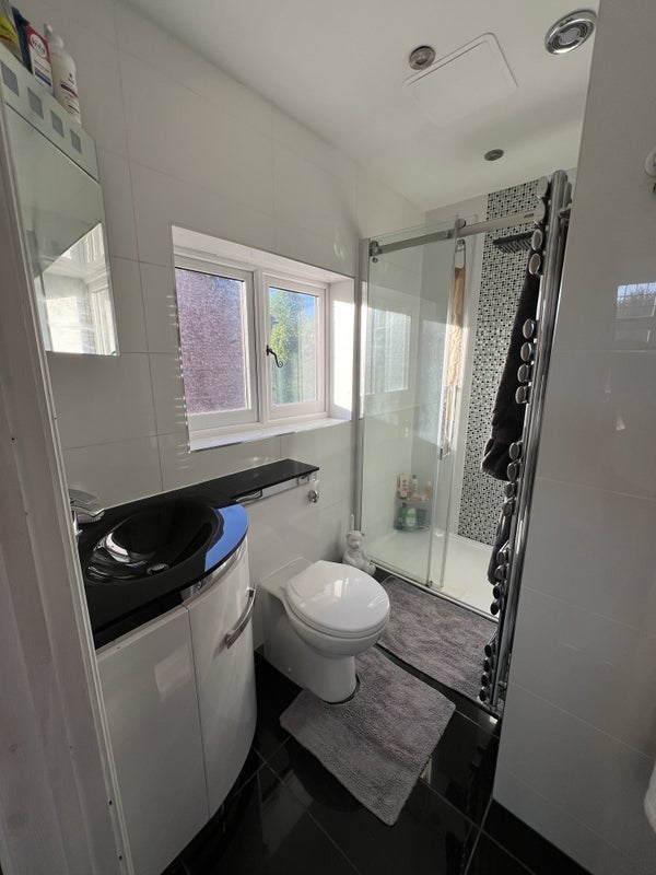 Room Old Station Road in Metropolitan Borough of Solihull