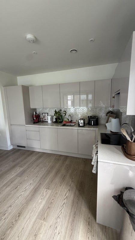 Flat New Village Avenue in Greater London