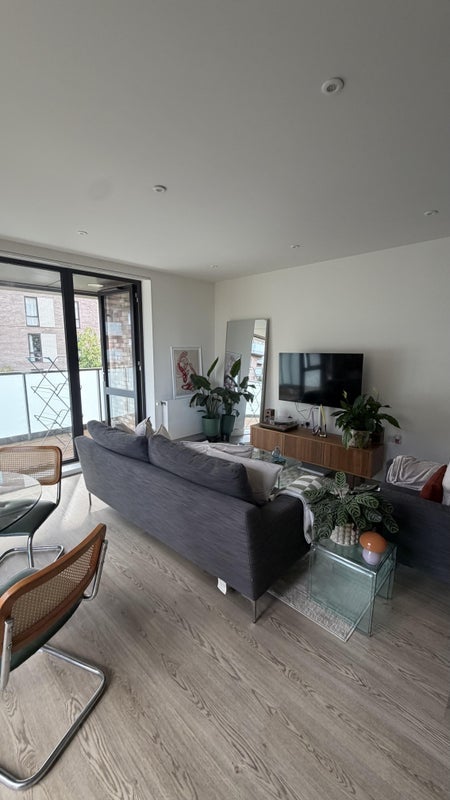 Flat New Village Avenue in Greater London