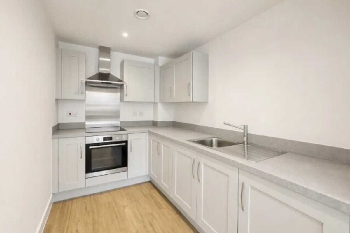 Flat John Thornycroft Road in Southampton