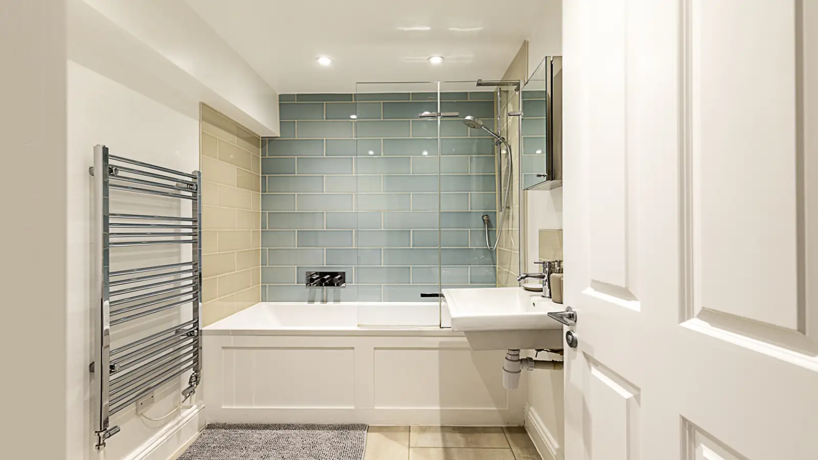 Flat Canfield Gardens in Greater London