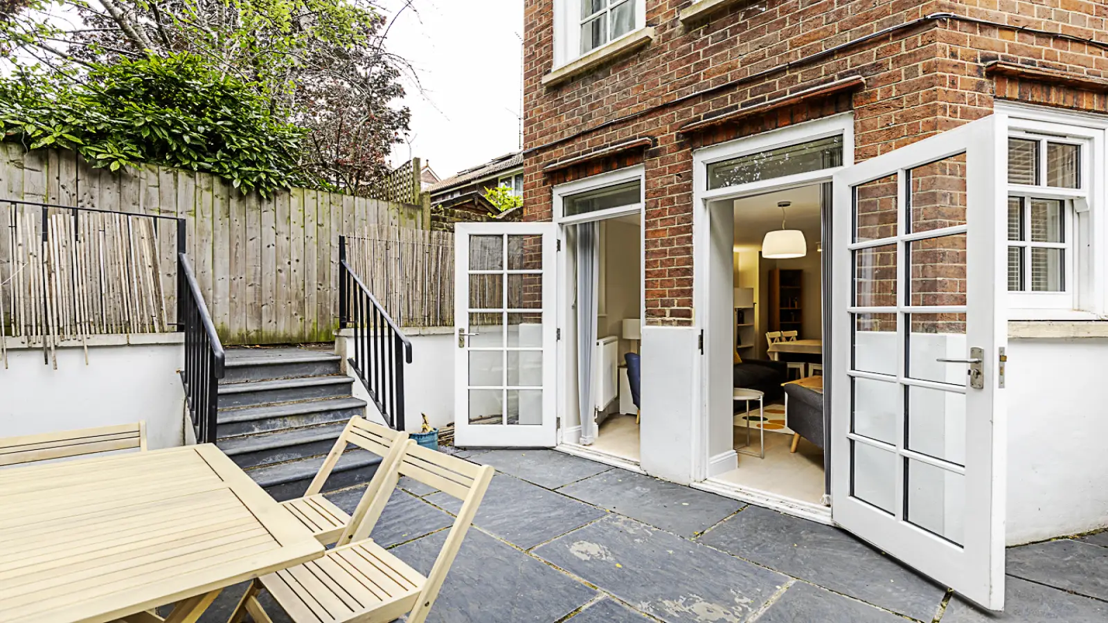 Flat Canfield Gardens in Greater London