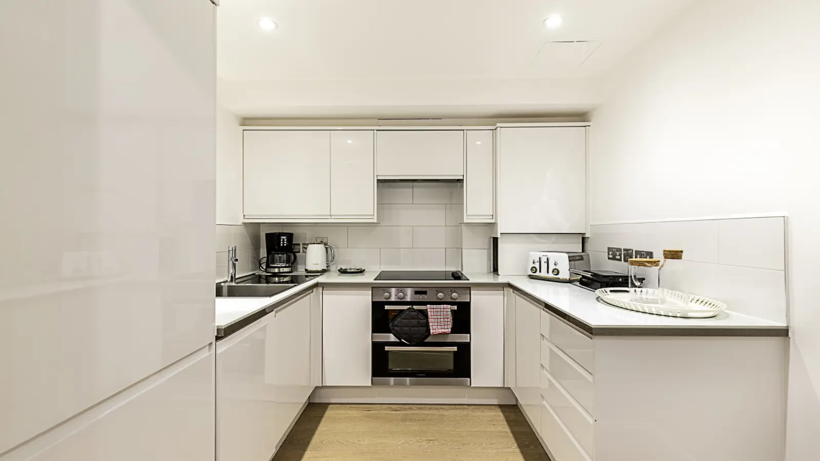Flat Canfield Gardens in Greater London