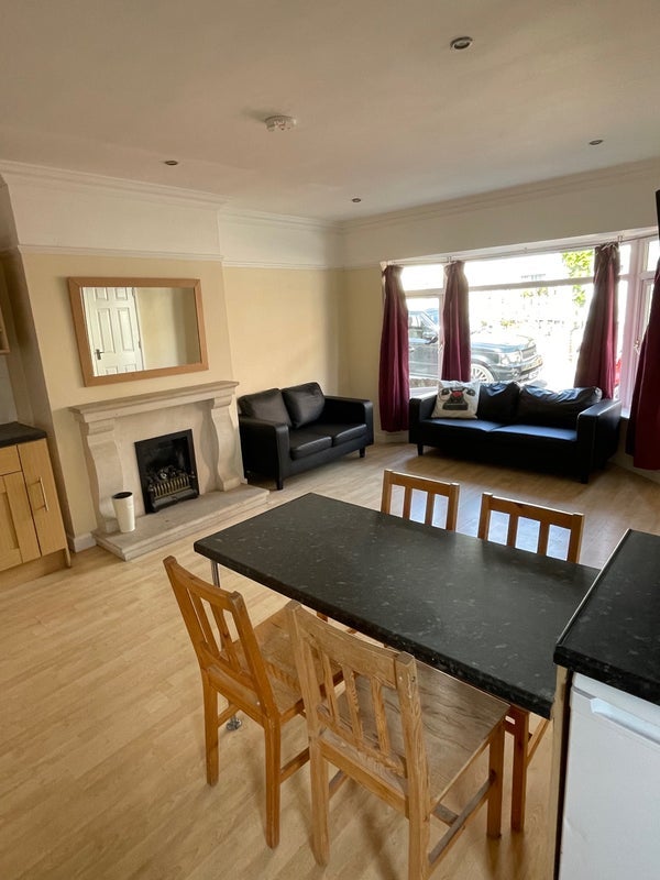 Room Stanley Road in Bournemouth