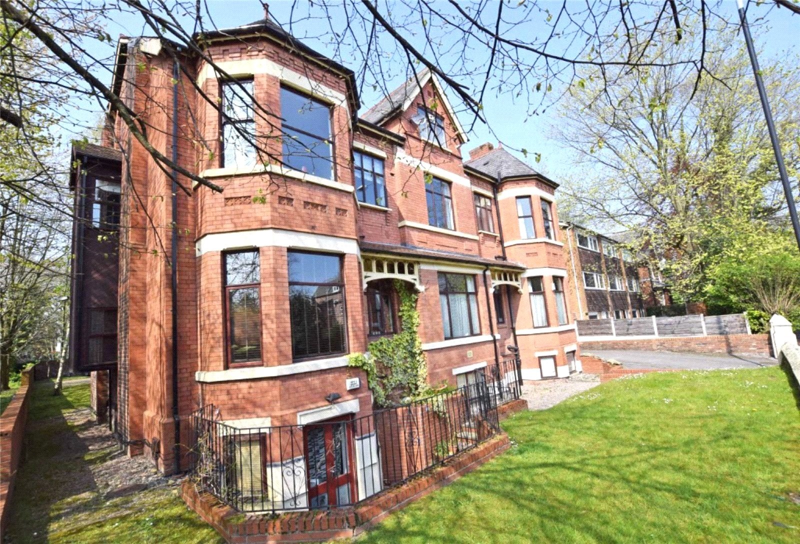 Flat Palatine Road in Manchester