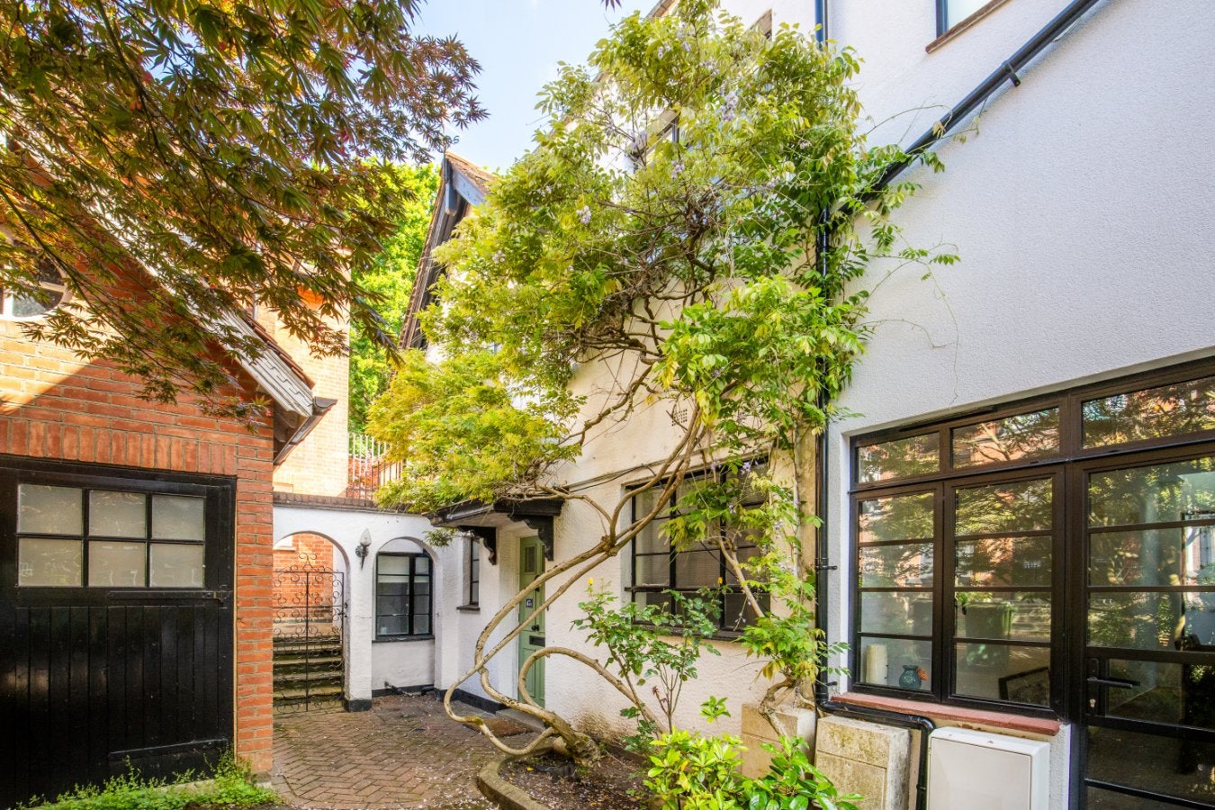House Netherhall Gardens in Greater London