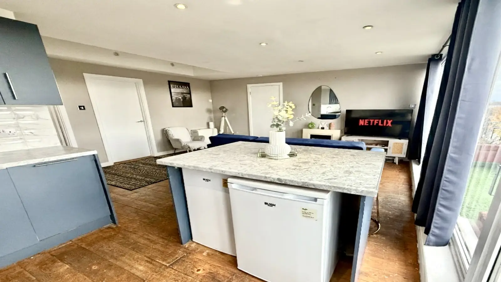 Flat Greyhound Road in Greater London