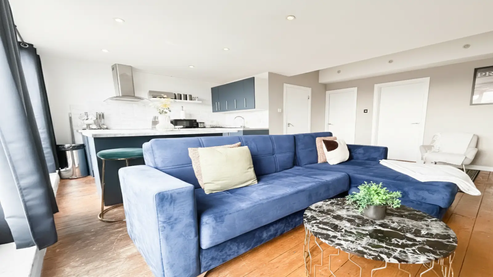 Flat Greyhound Road in Greater London