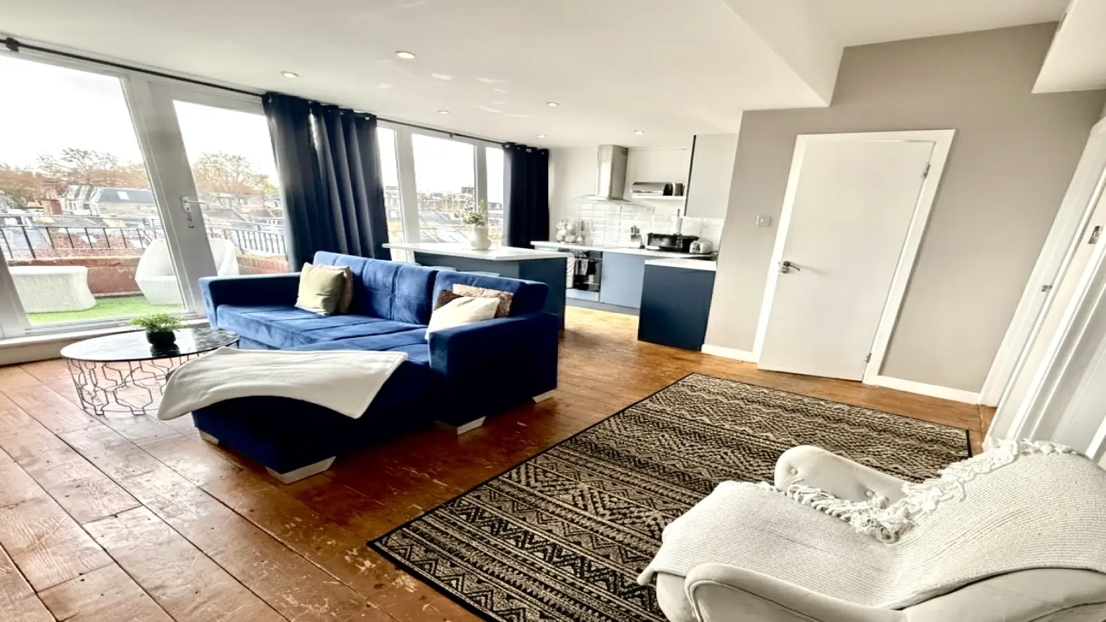 Flat Greyhound Road in Greater London