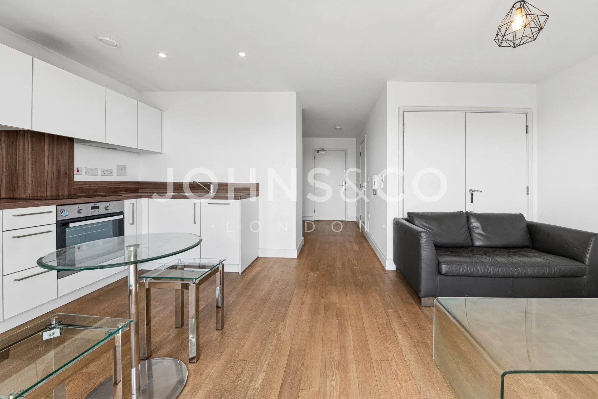 Flat Jefferson Plaza in Greater London