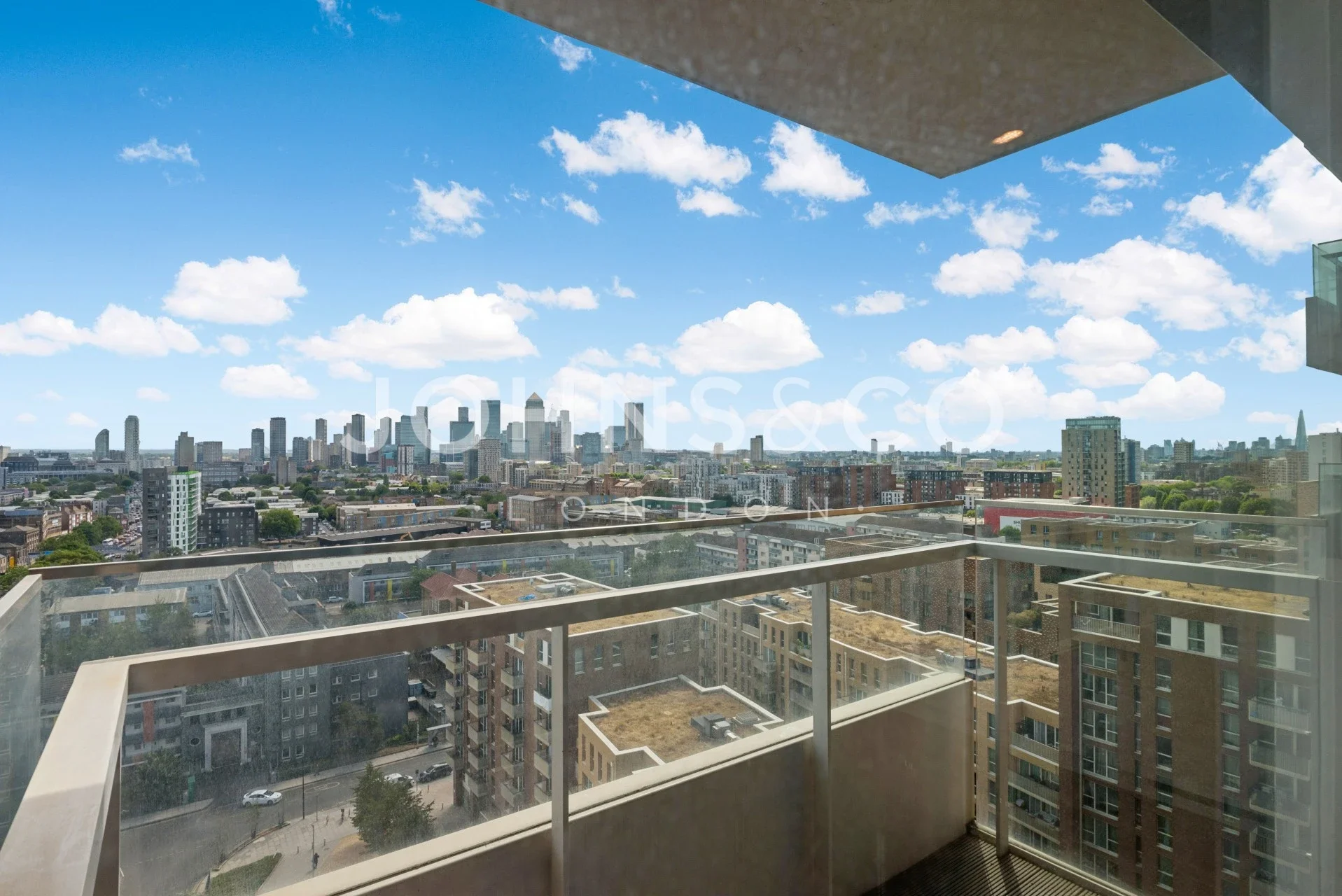 Flat Jefferson Plaza in Greater London