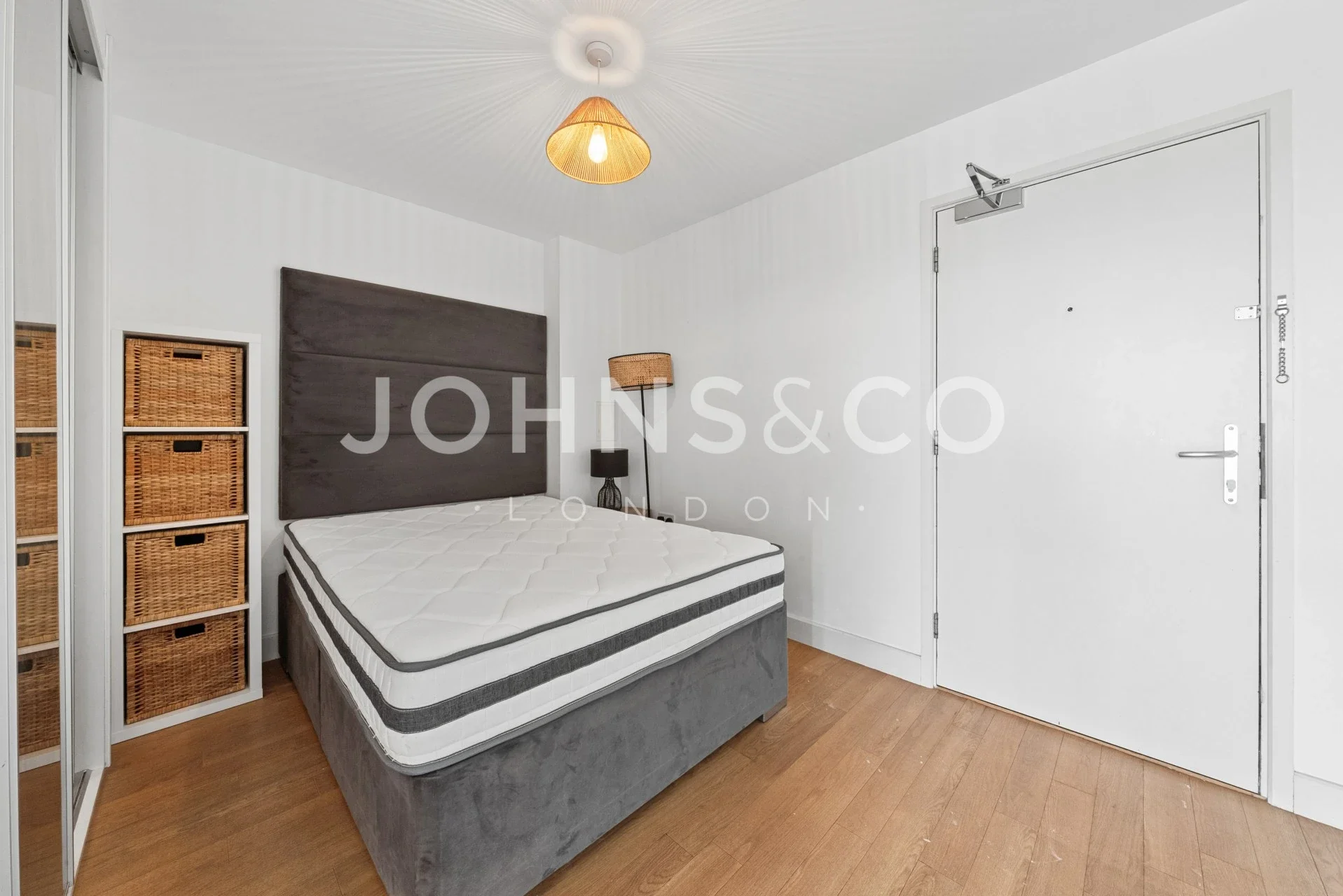 Flat Jefferson Plaza in Greater London
